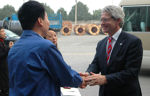 荷兰莱瓦顿市政府代表团一行来cq9电子官网入口考察