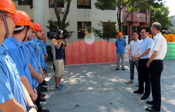 市向导来cq9电子官网入口慰问一线员工