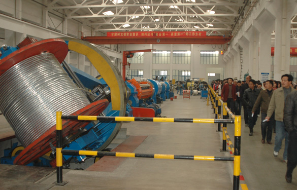 “cq9电子官网入口电缆班”学生和家长百余人来公司旅行学习