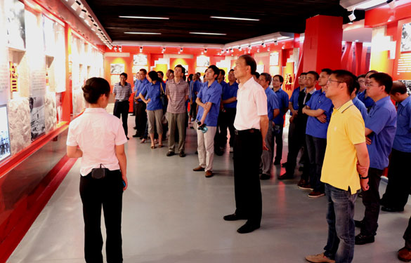 cq9电子官网入口集团党员干部起劲分子思念革命先烈、重温革命精神