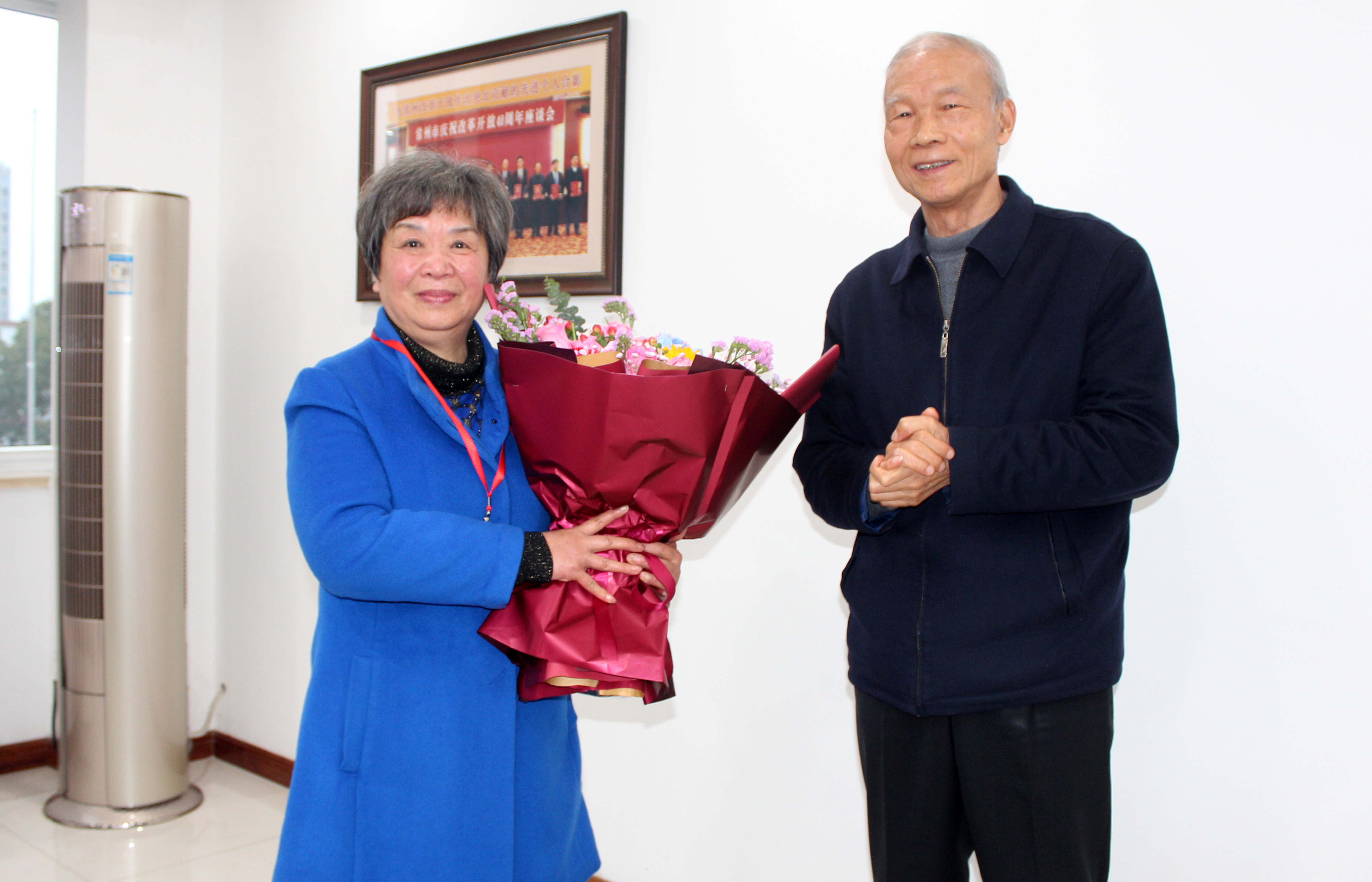 贡献半生，，，，，，，，不舍划分——记cq9电子官网入口电缆销售照料钱国琴退休送别会